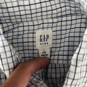 Gap button down dress shirt in size 10 Regular